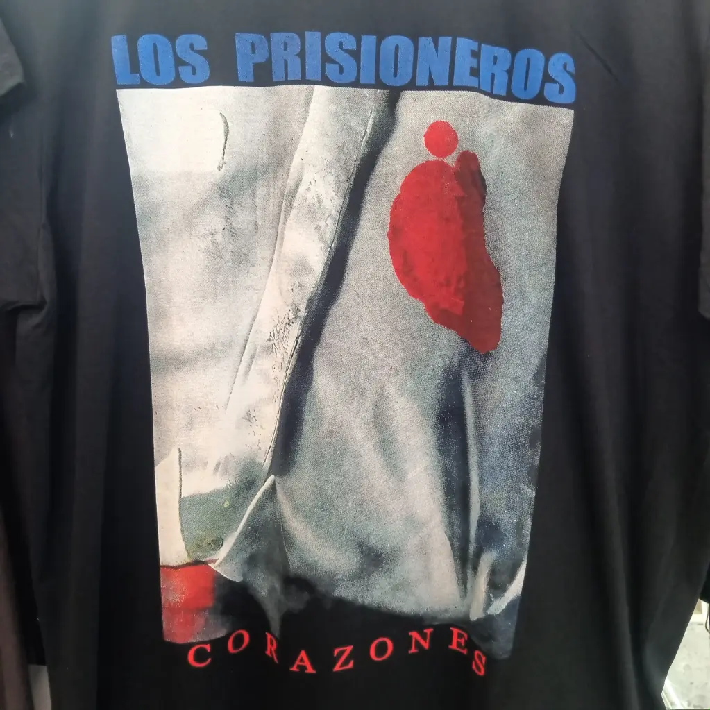 Los Prisioneros : Corazones Album Polera (S)