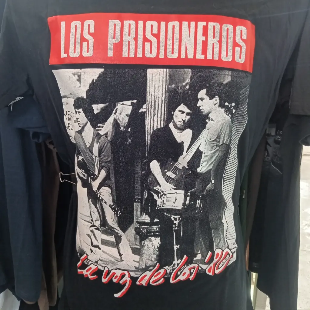 [020 003 S] Los Prisioneros : Voz de los 80 B/N Polera (S)