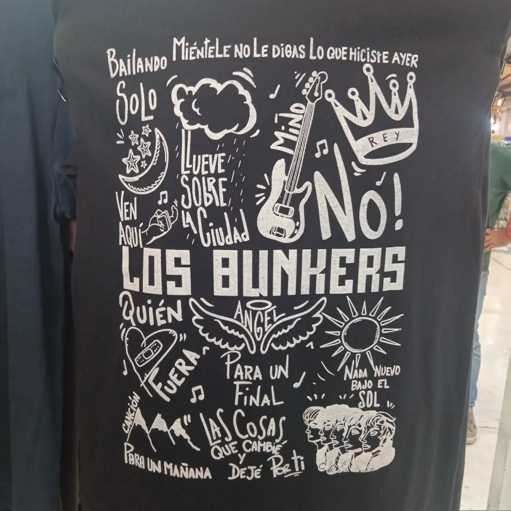 Los Bunkers : Letra Canciones B/N Polera (S)