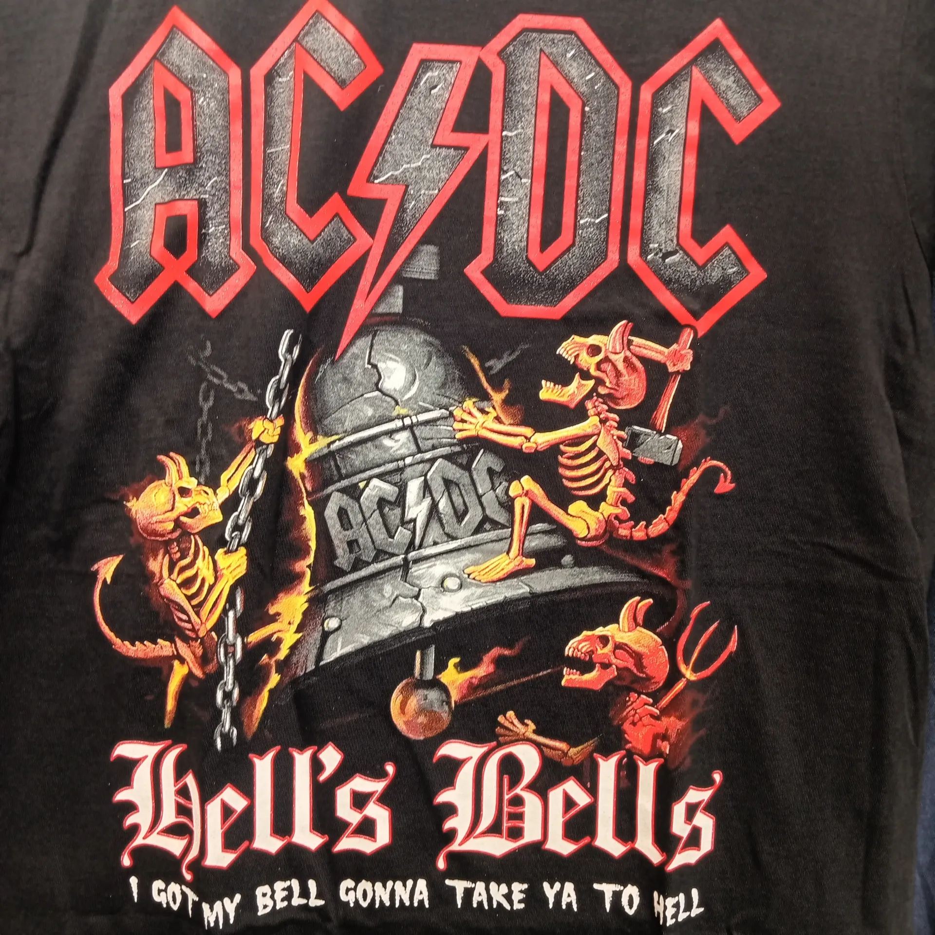 [001 008 S] AC / DC : Hell Bells Campana con Esqueletos Polera (S)