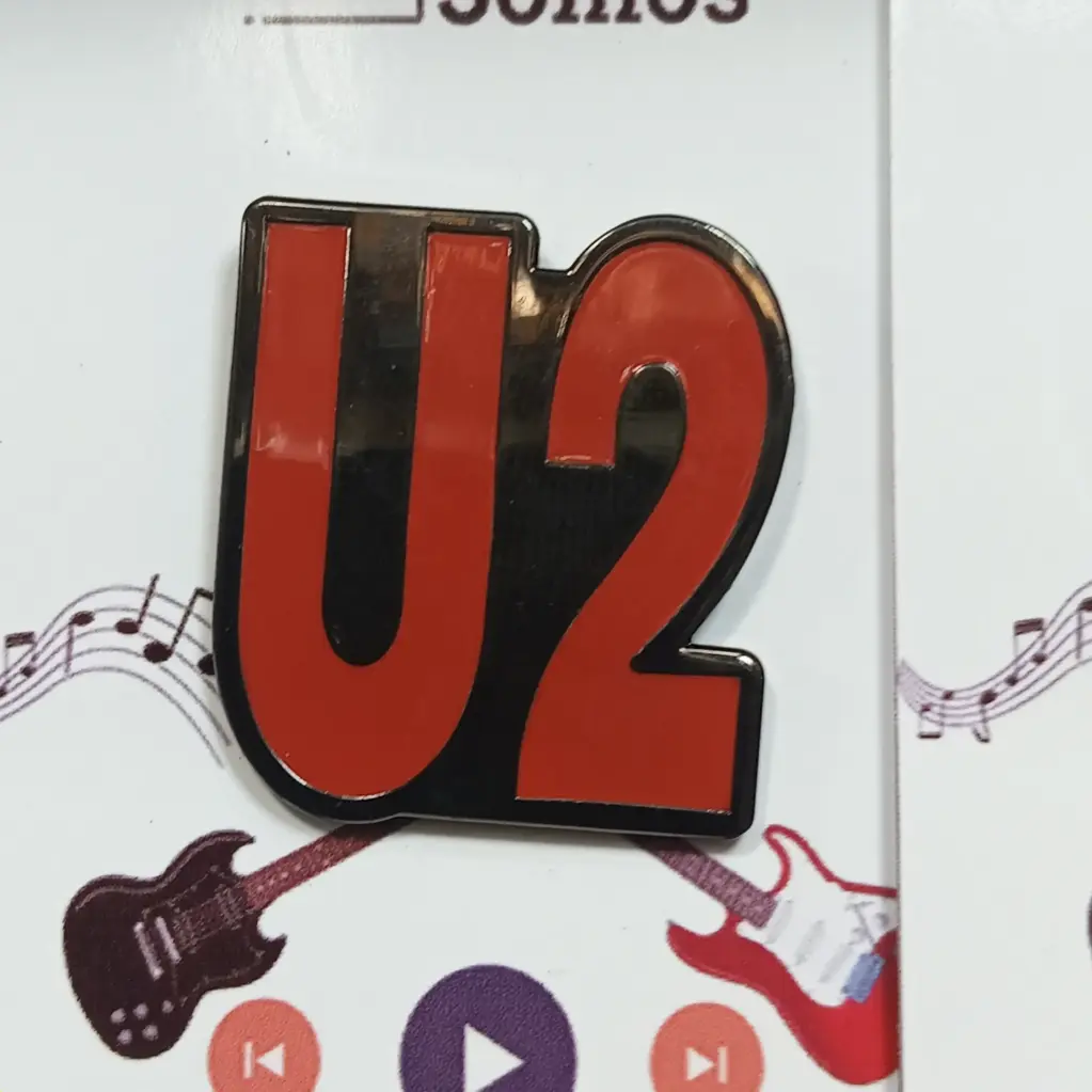 [0004] U2 : Logo rojo Pin