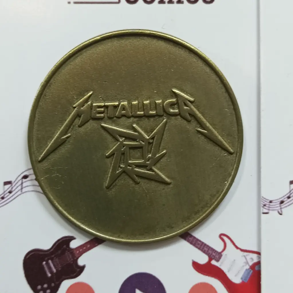 [0008] Metallica : Logo Load Circulo Dorado Pin