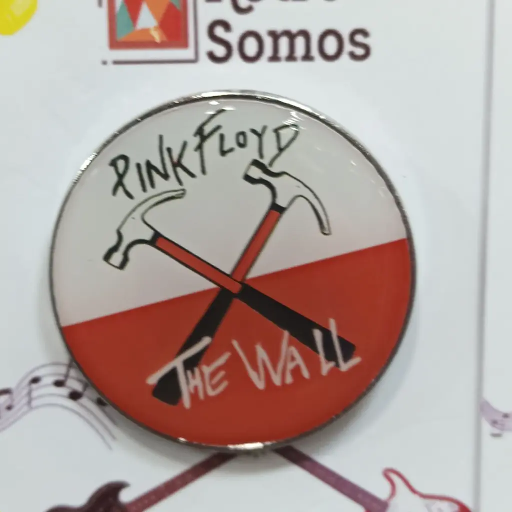 [0021] Pink Floyd : The Wall Circular Pin