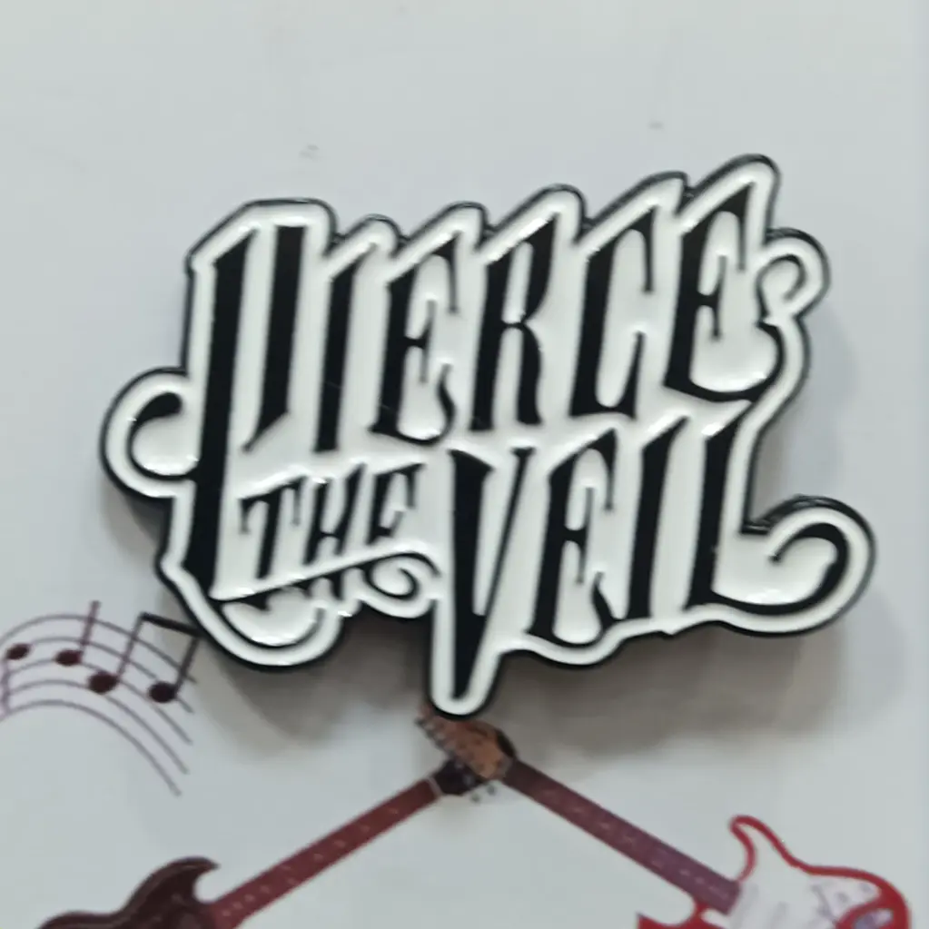 [0027] Pierce The Veil : Logo Pin