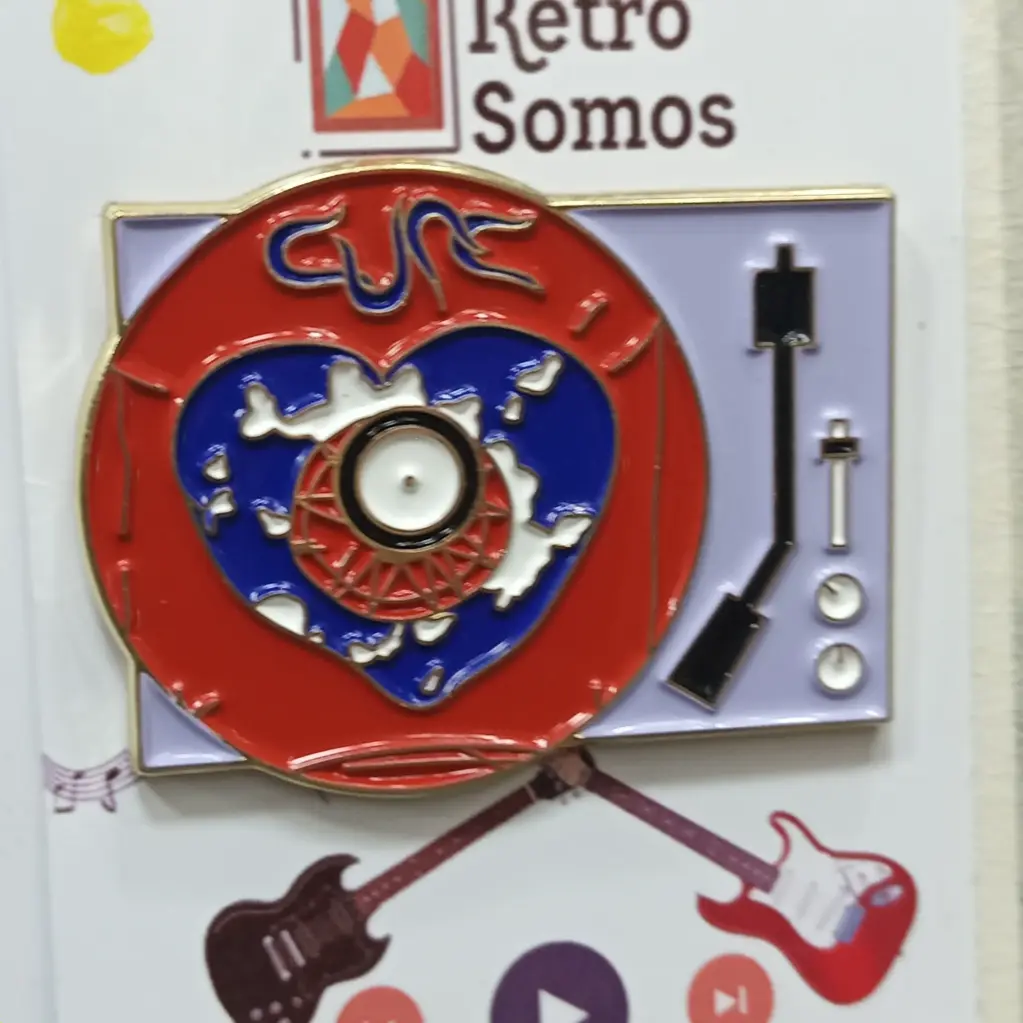 [0028] The Cure : Album Wish en Tocadiscos Pin