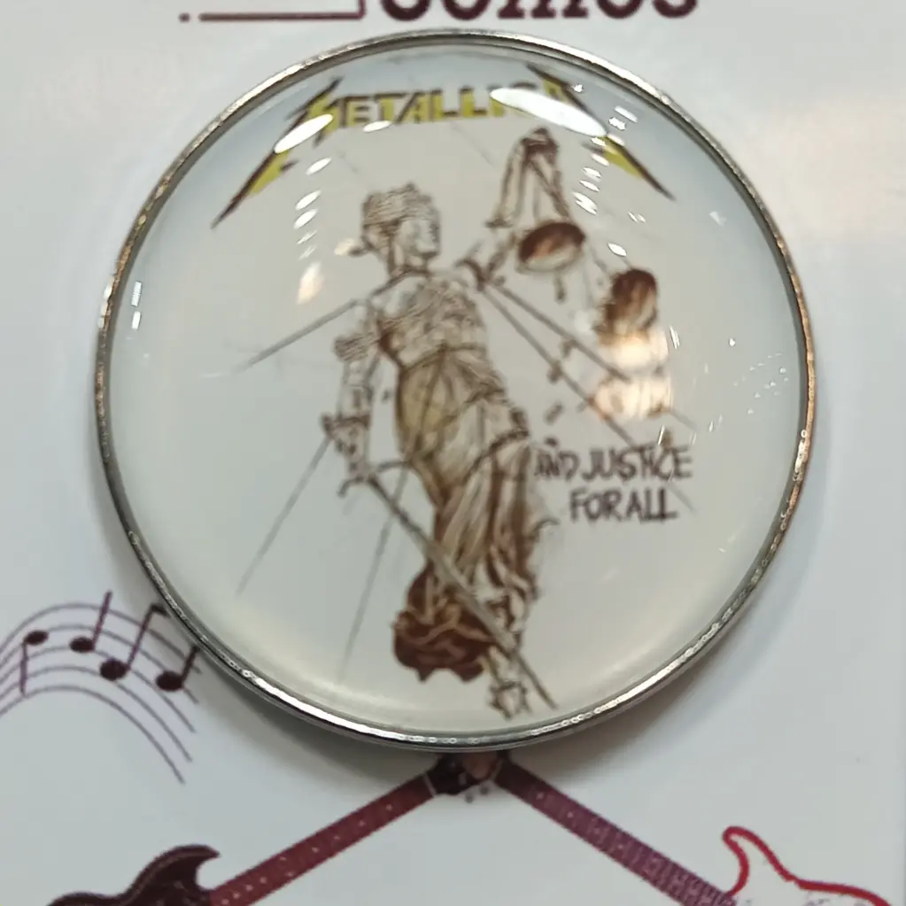 [0031] Metallica : And Justice For All Circulo Pin