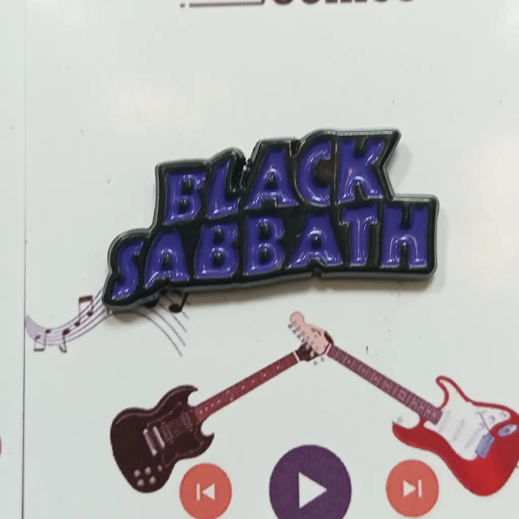 [0032] Black Sabbath : Logo Azul Pin