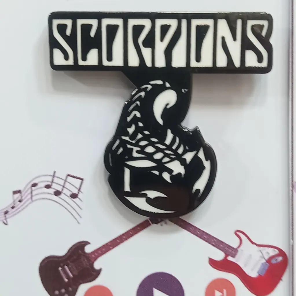 [0034] Scorpions : logo con Escorpion