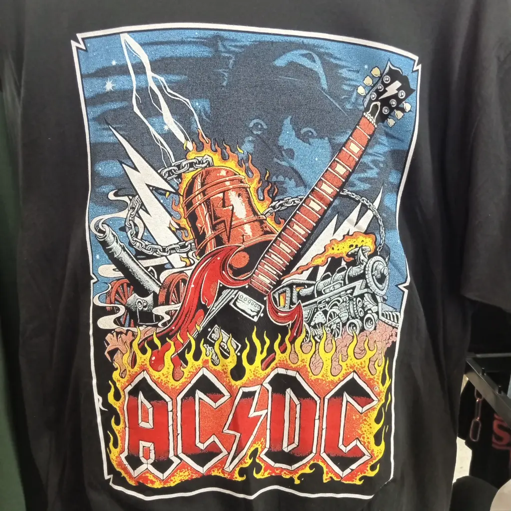 AC / DC : Guitarra , Campana y Tren Polera (S)